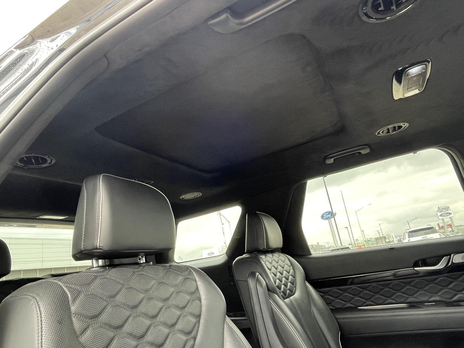 Vehicle photo 23