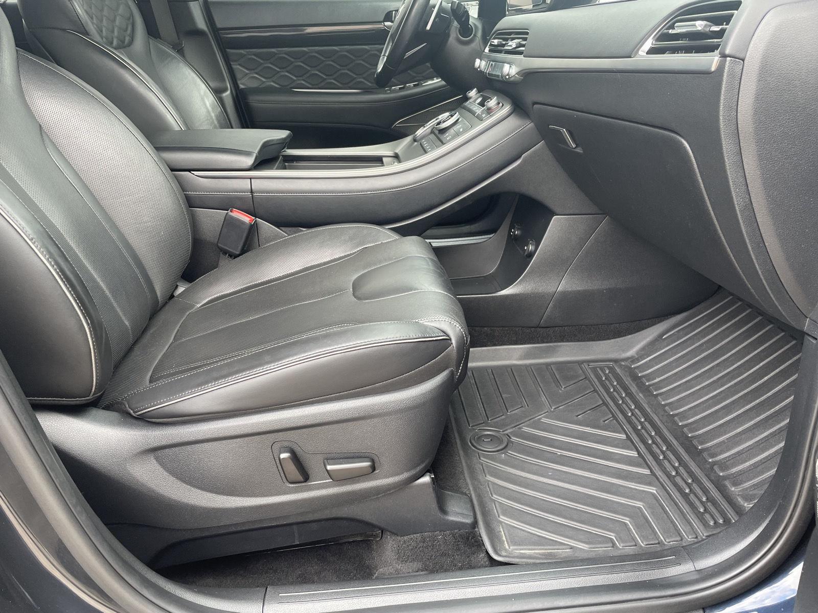 Vehicle photo 24