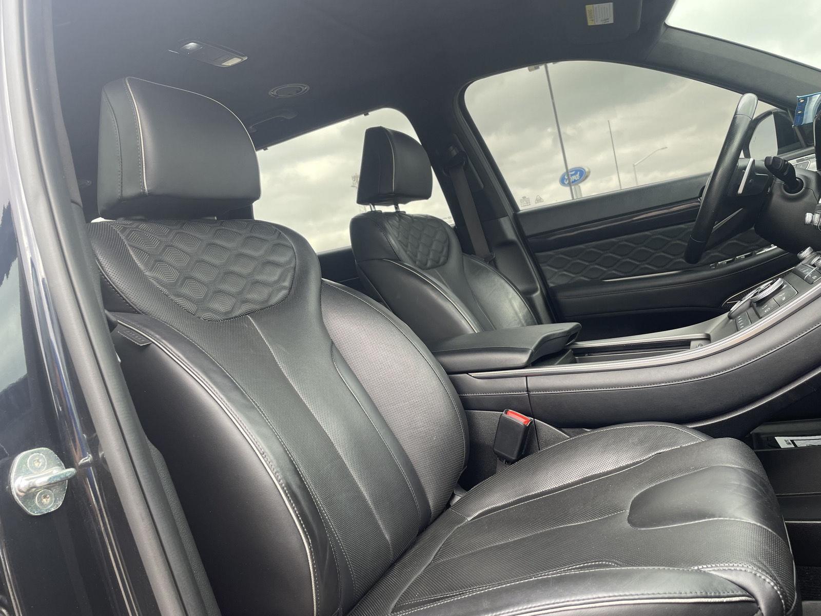 Vehicle photo 25