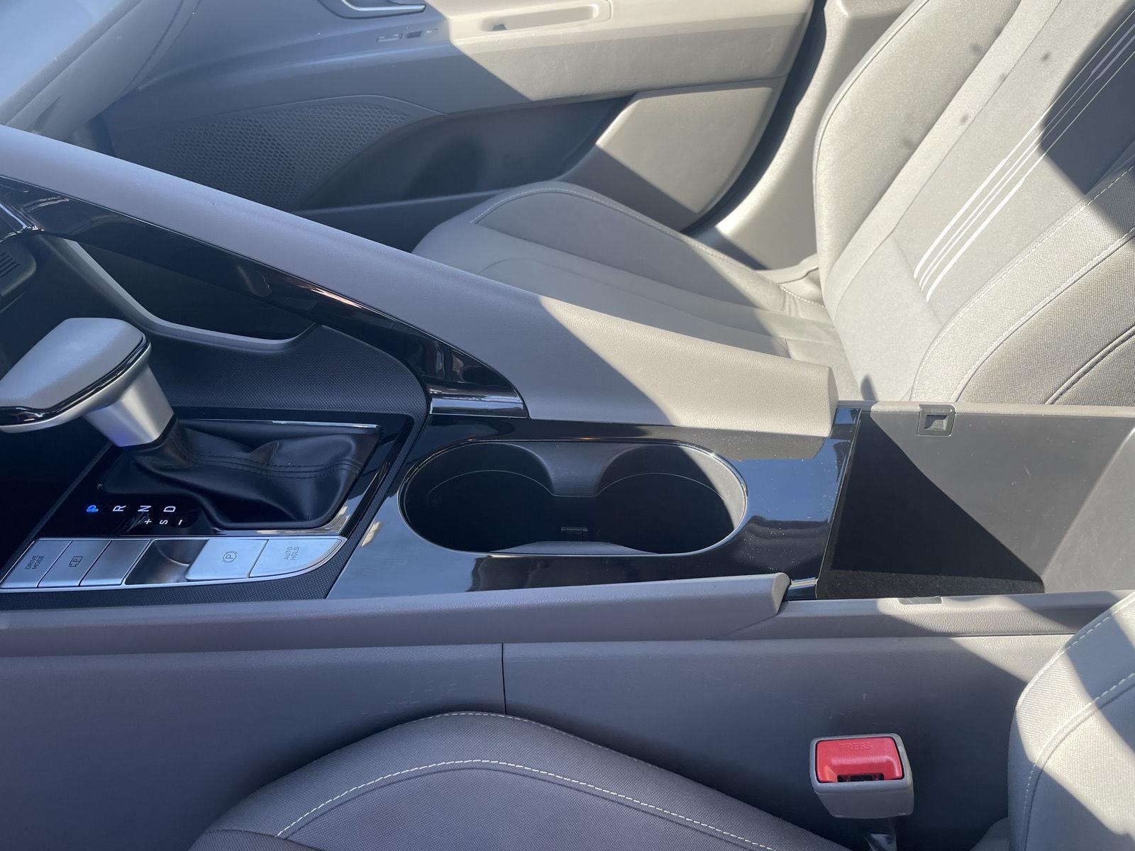 Vehicle photo 15