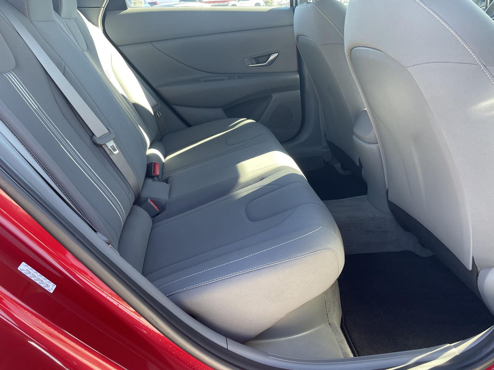 Vehicle photo 18