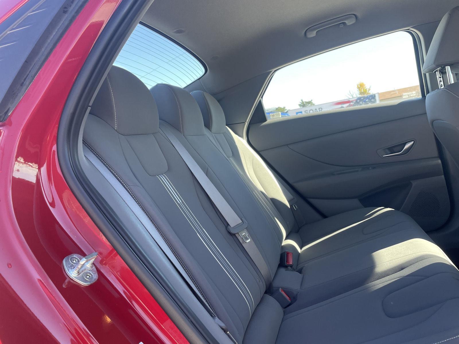 Vehicle photo 19