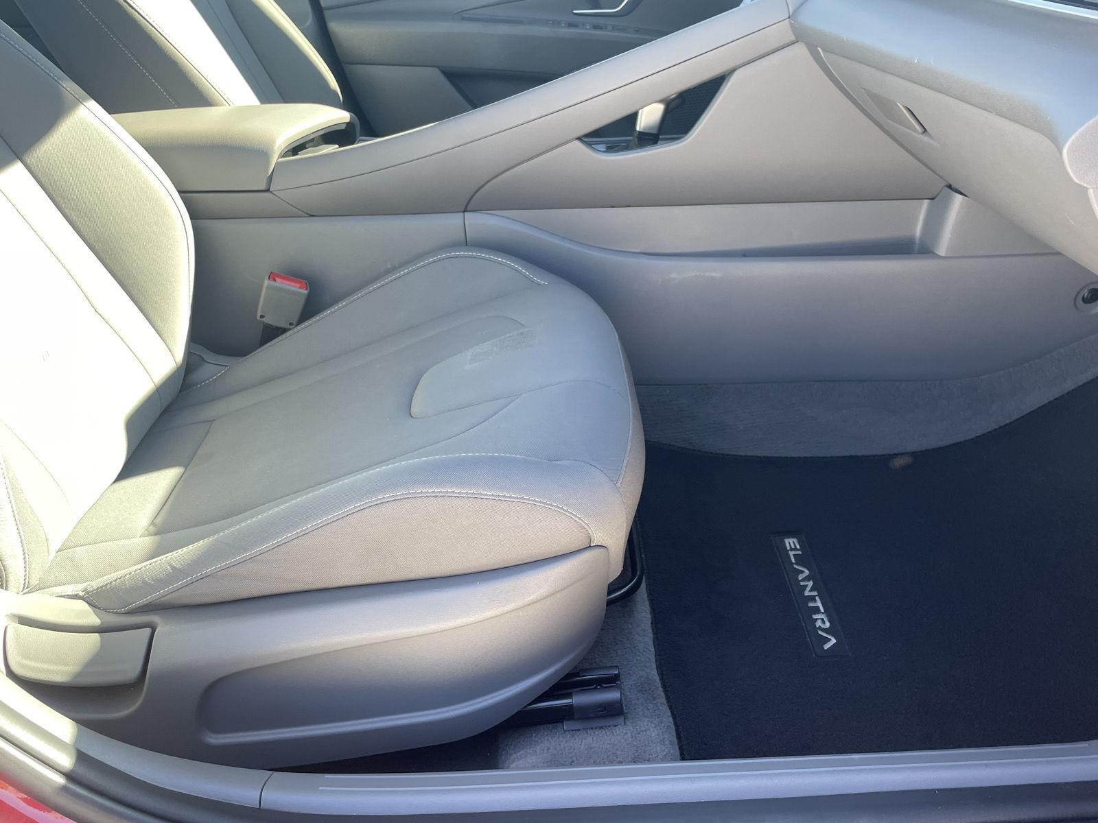 Vehicle photo 20