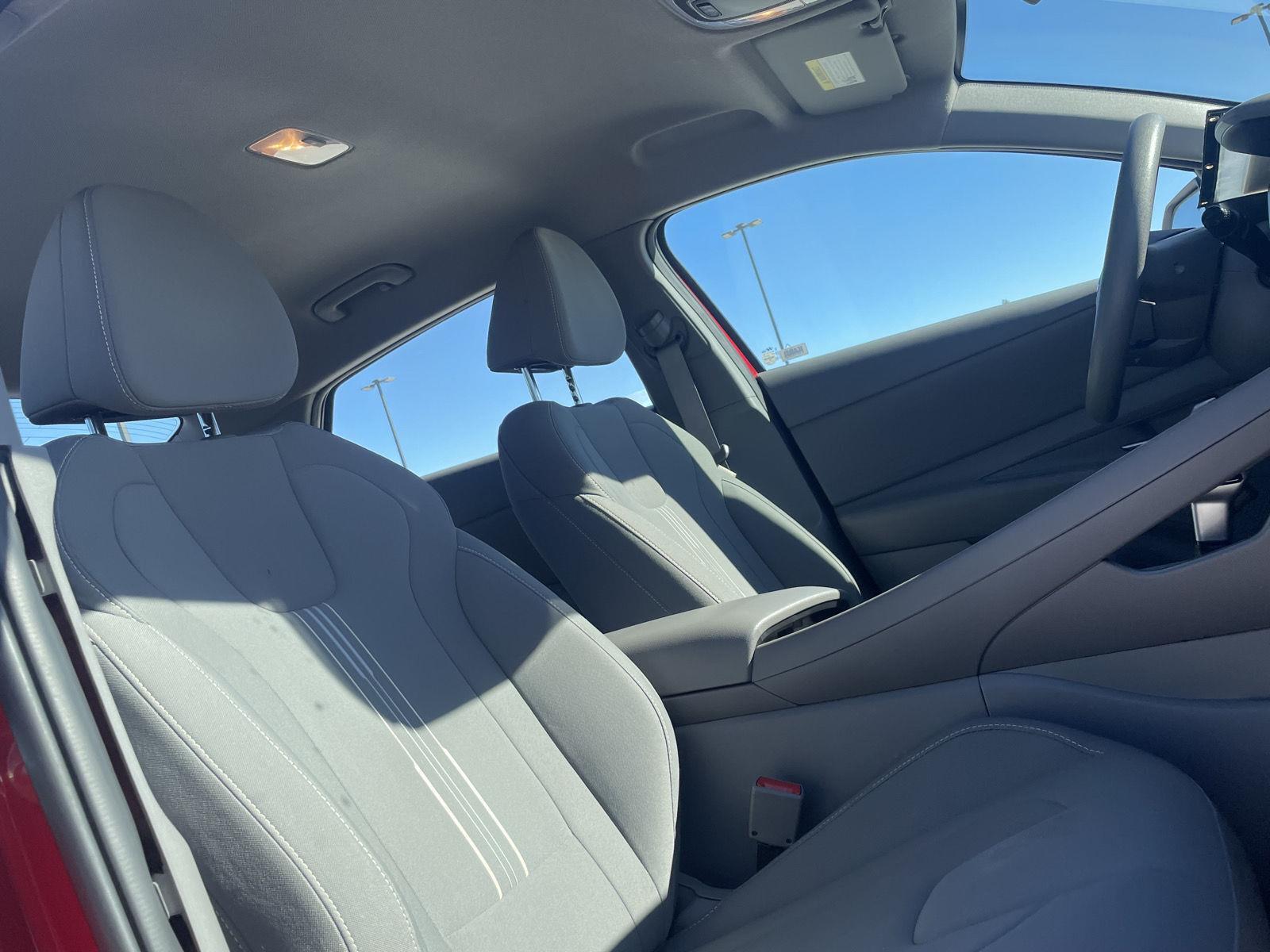 Vehicle photo 21