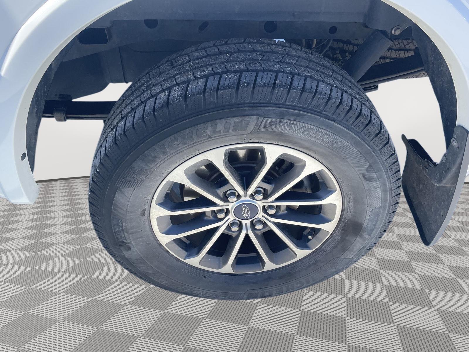 Vehicle photo 10