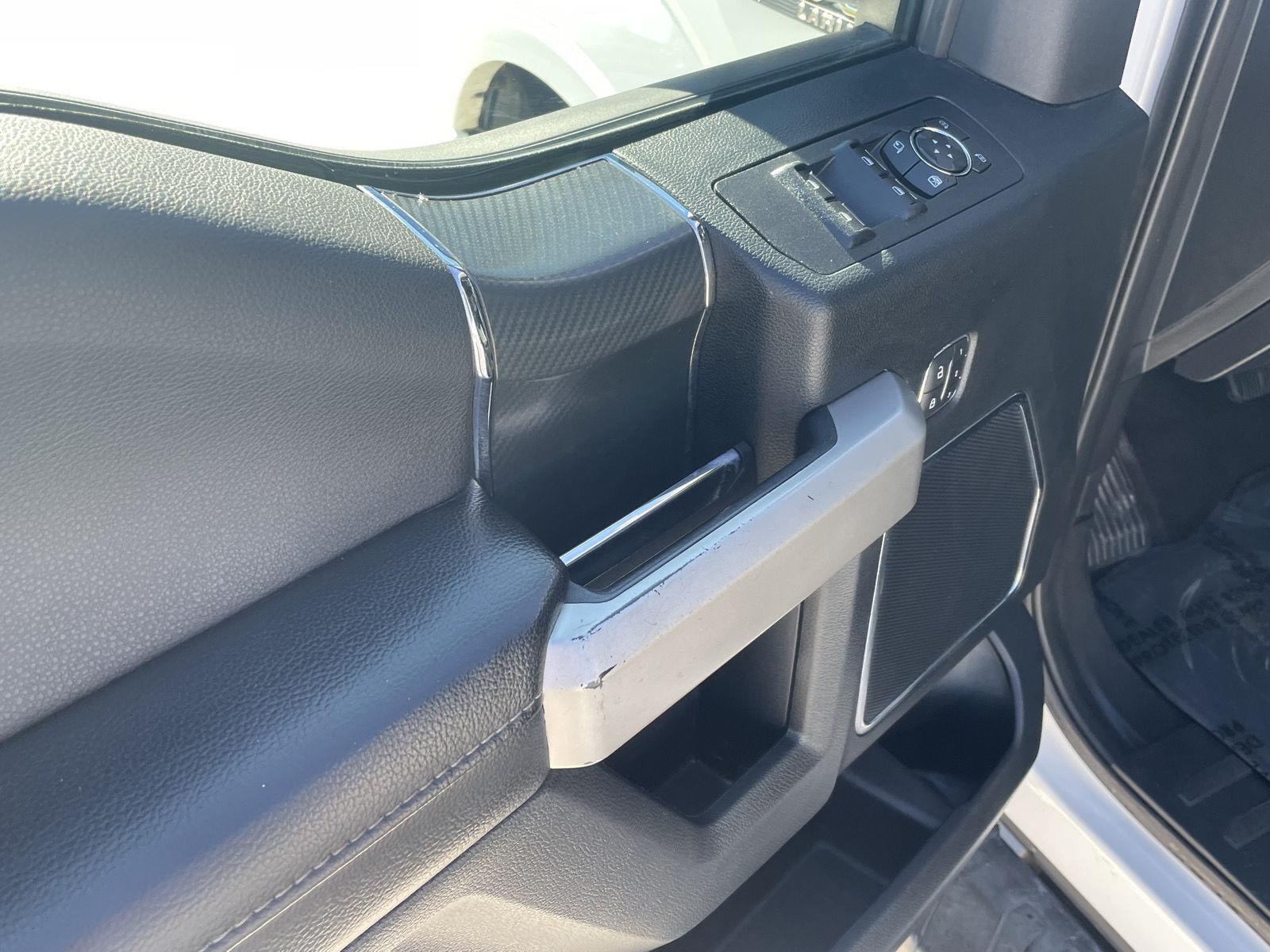 Vehicle photo 12