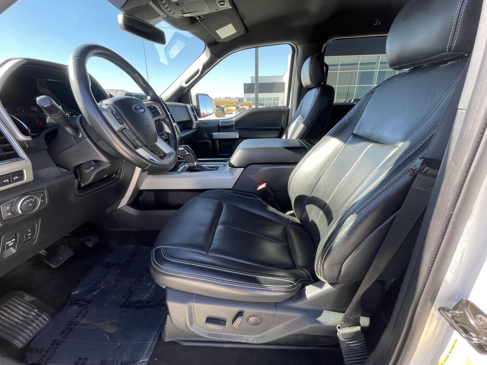 Vehicle photo 13