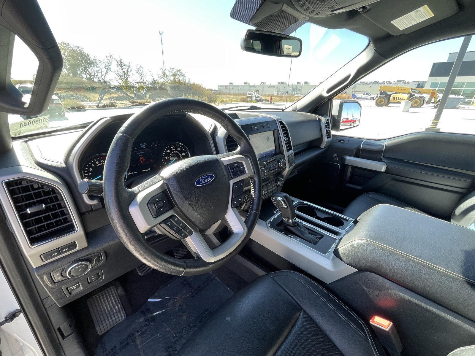 Vehicle photo 14