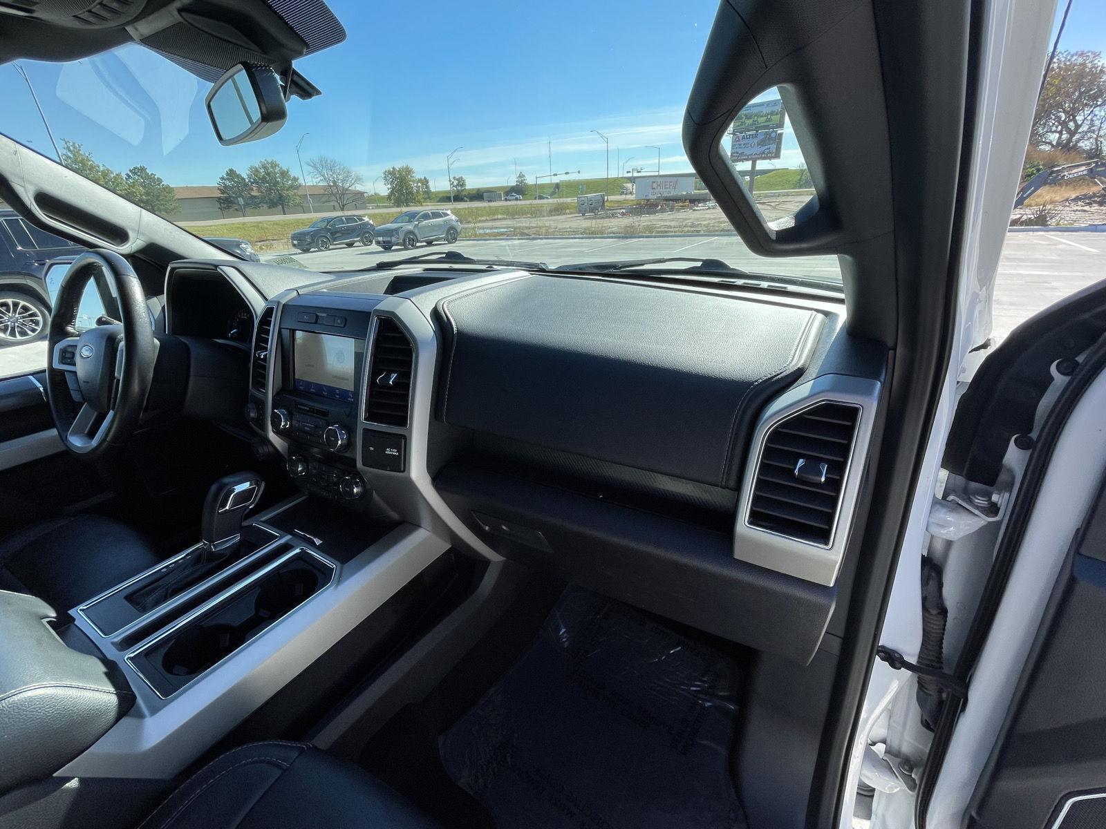 Vehicle photo 18