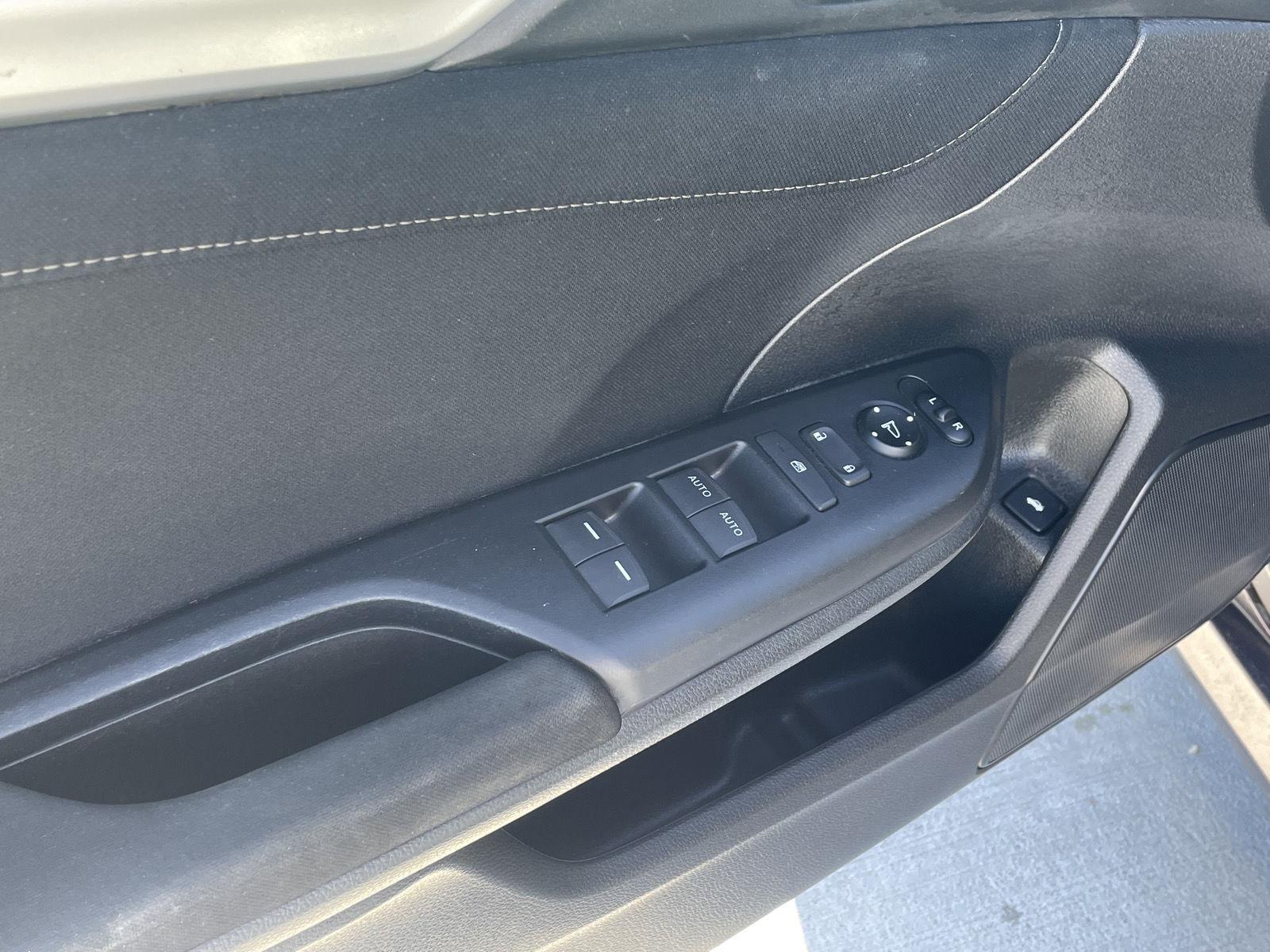 Vehicle photo 12