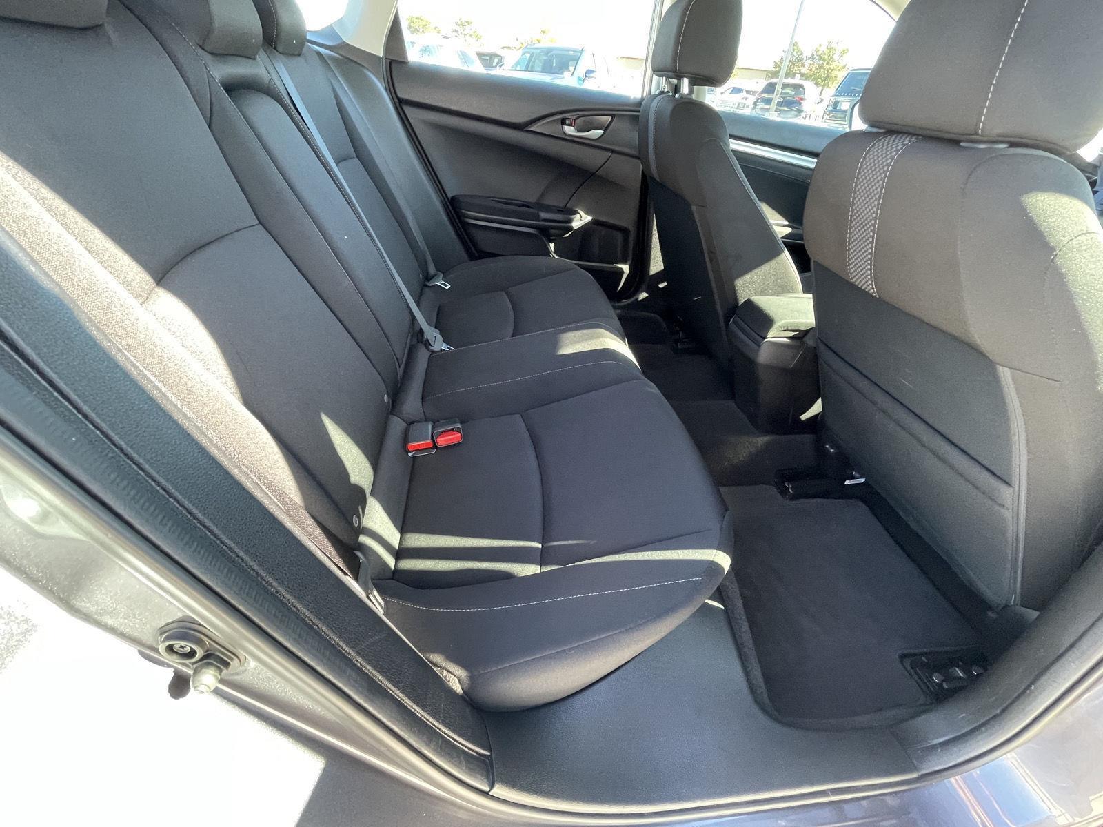 Vehicle photo 17