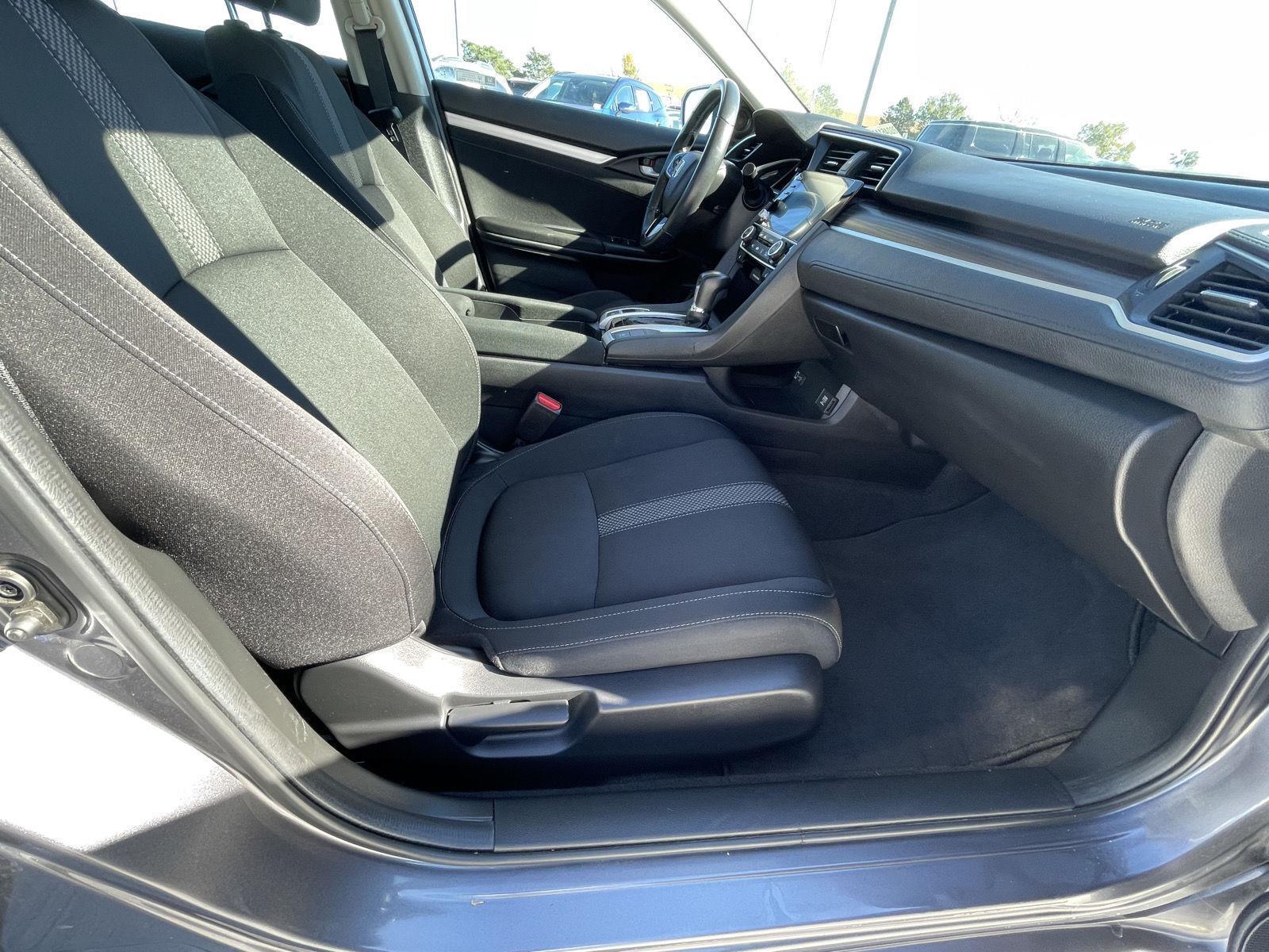 Vehicle photo 18