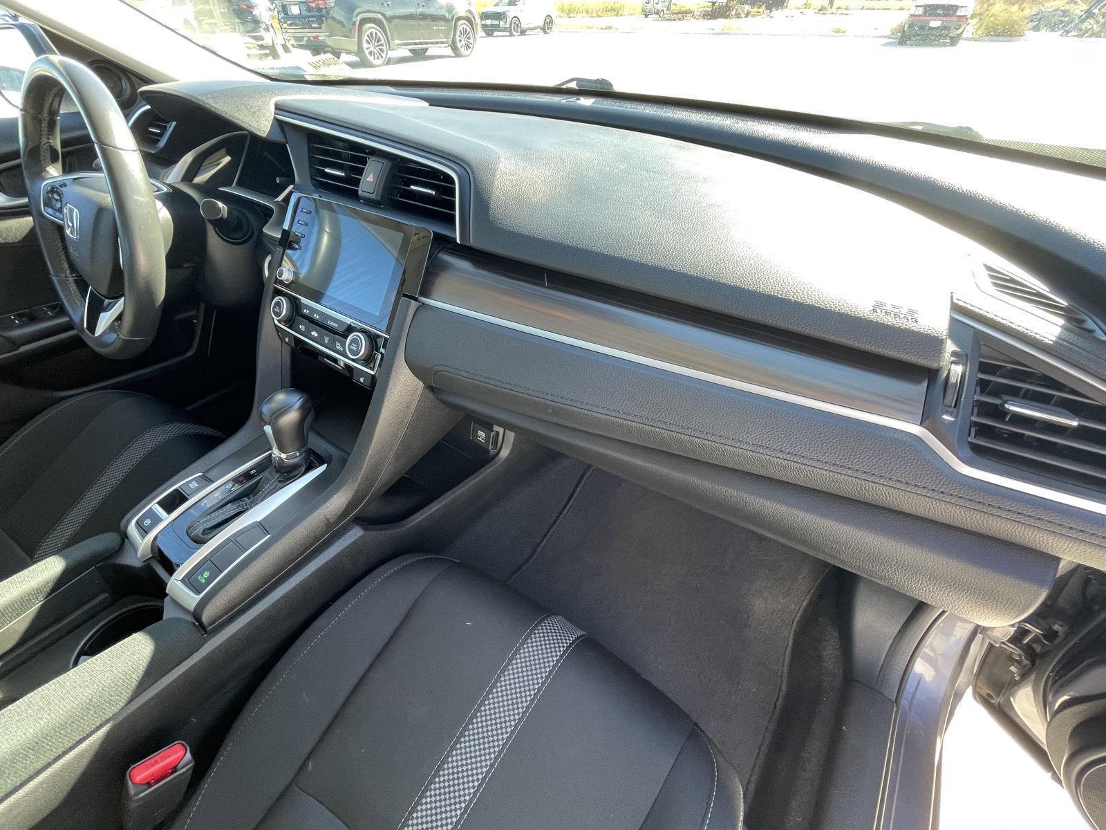 Vehicle photo 19