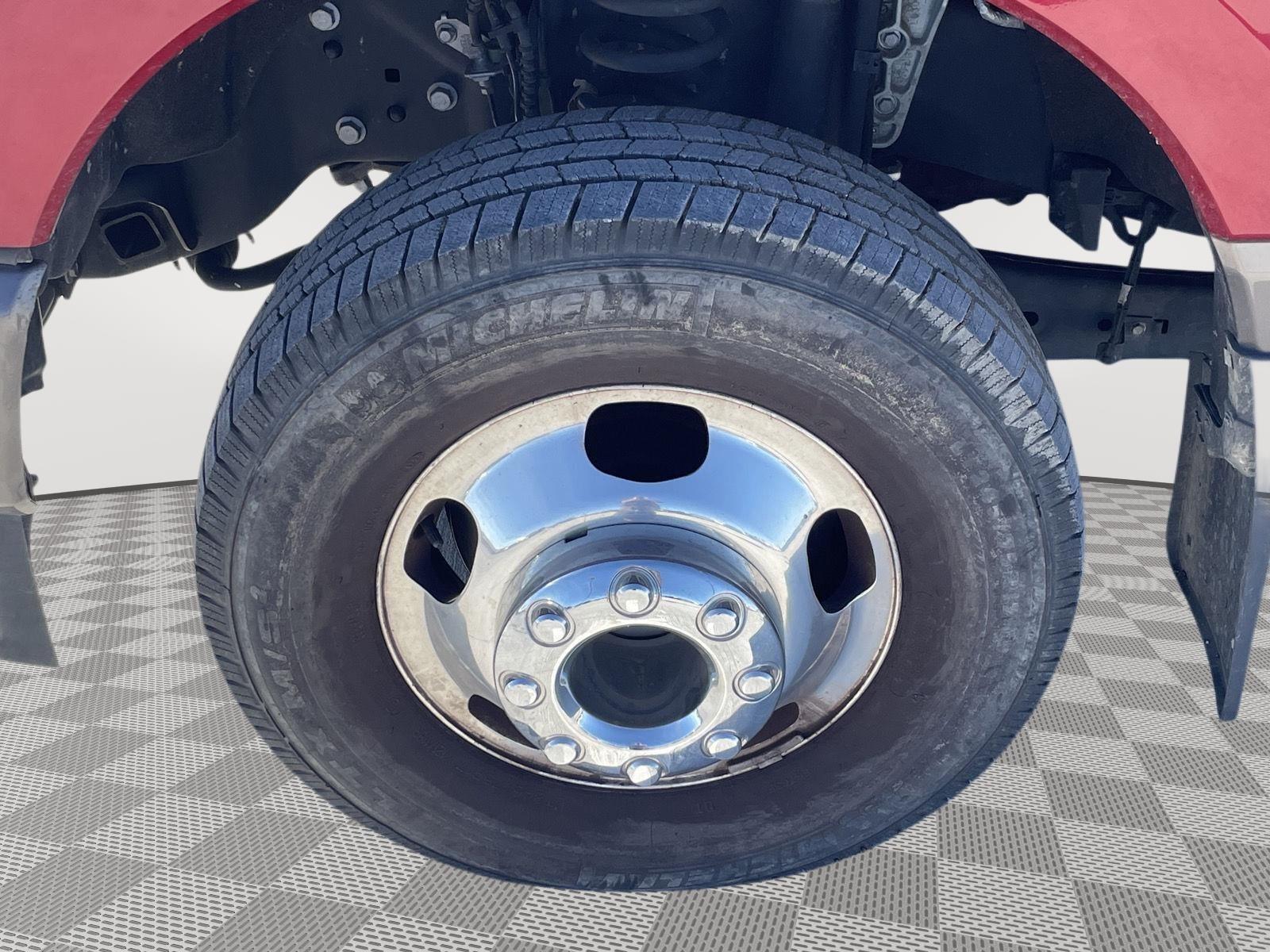 Vehicle photo 10