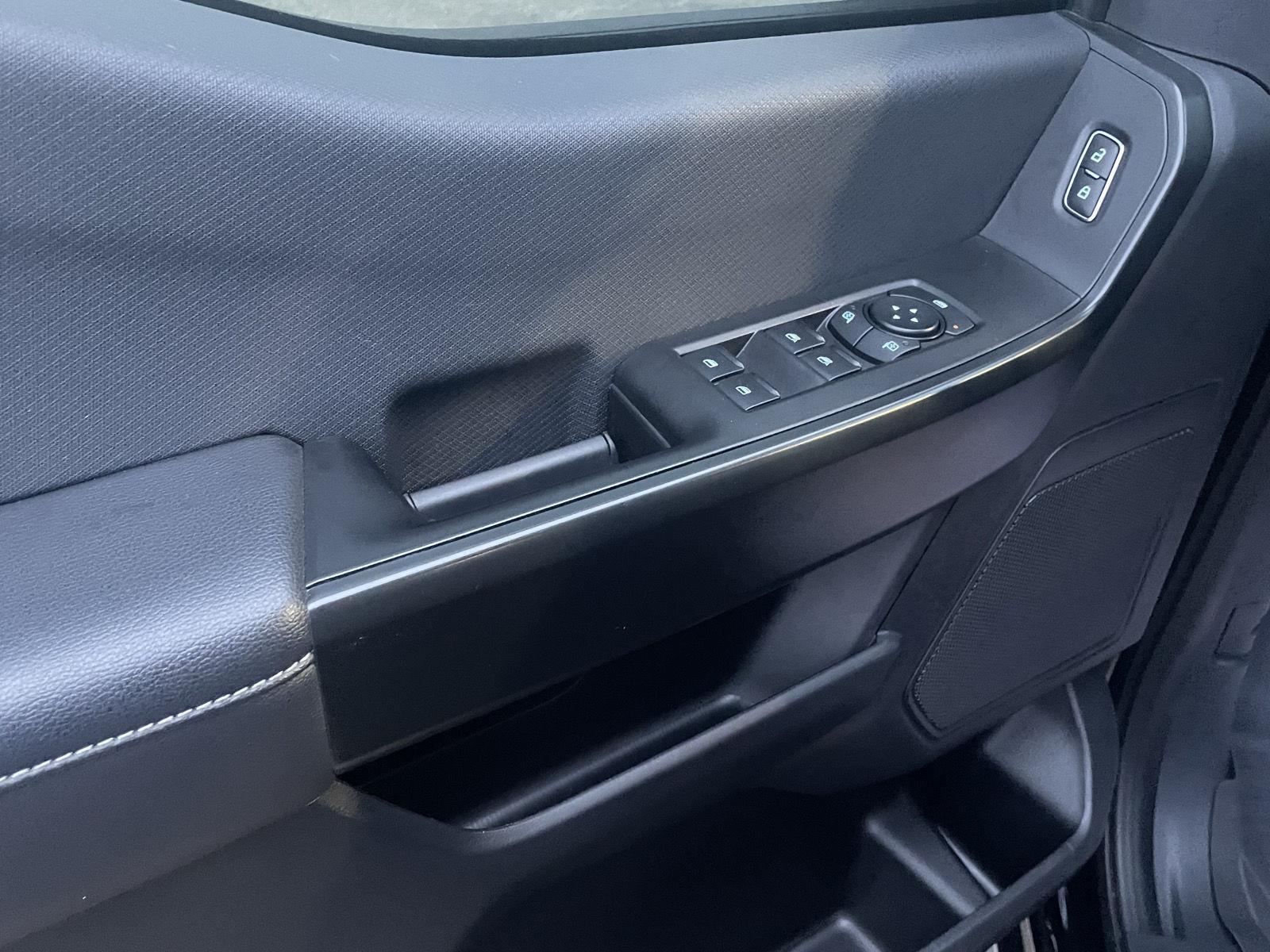 Vehicle photo 11