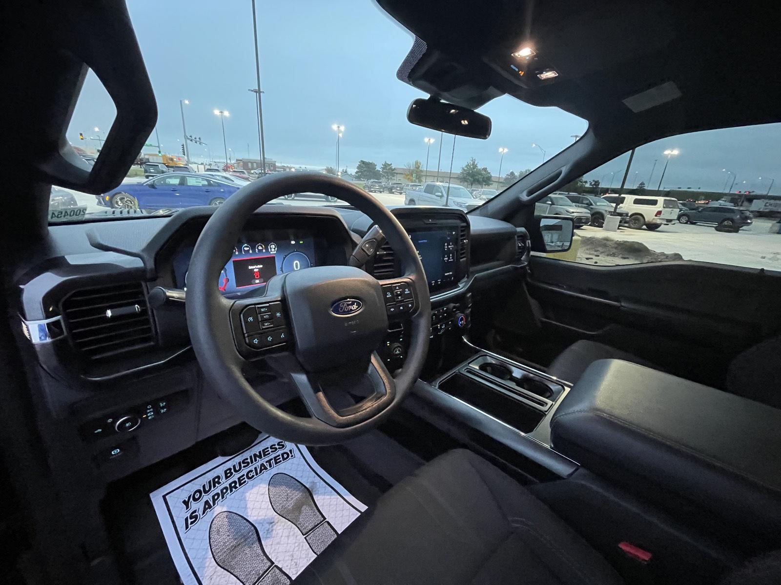 Vehicle photo 13