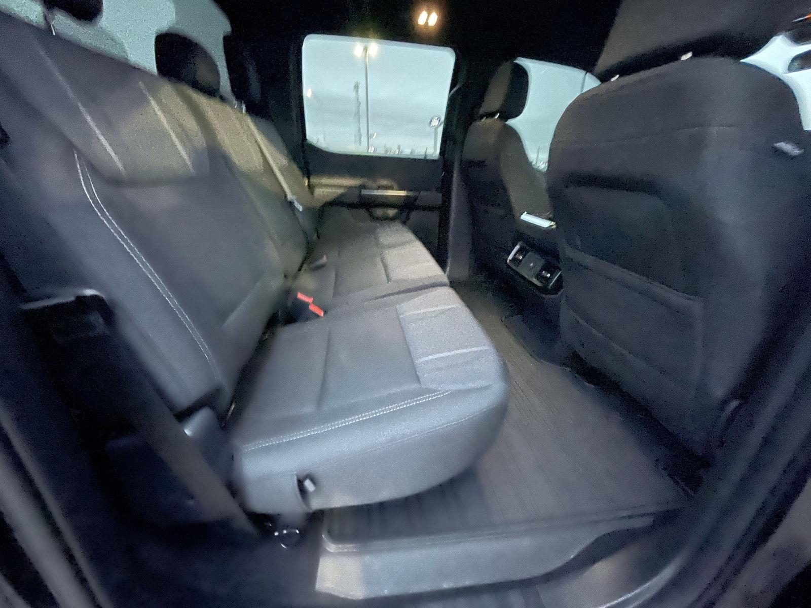Vehicle photo 15