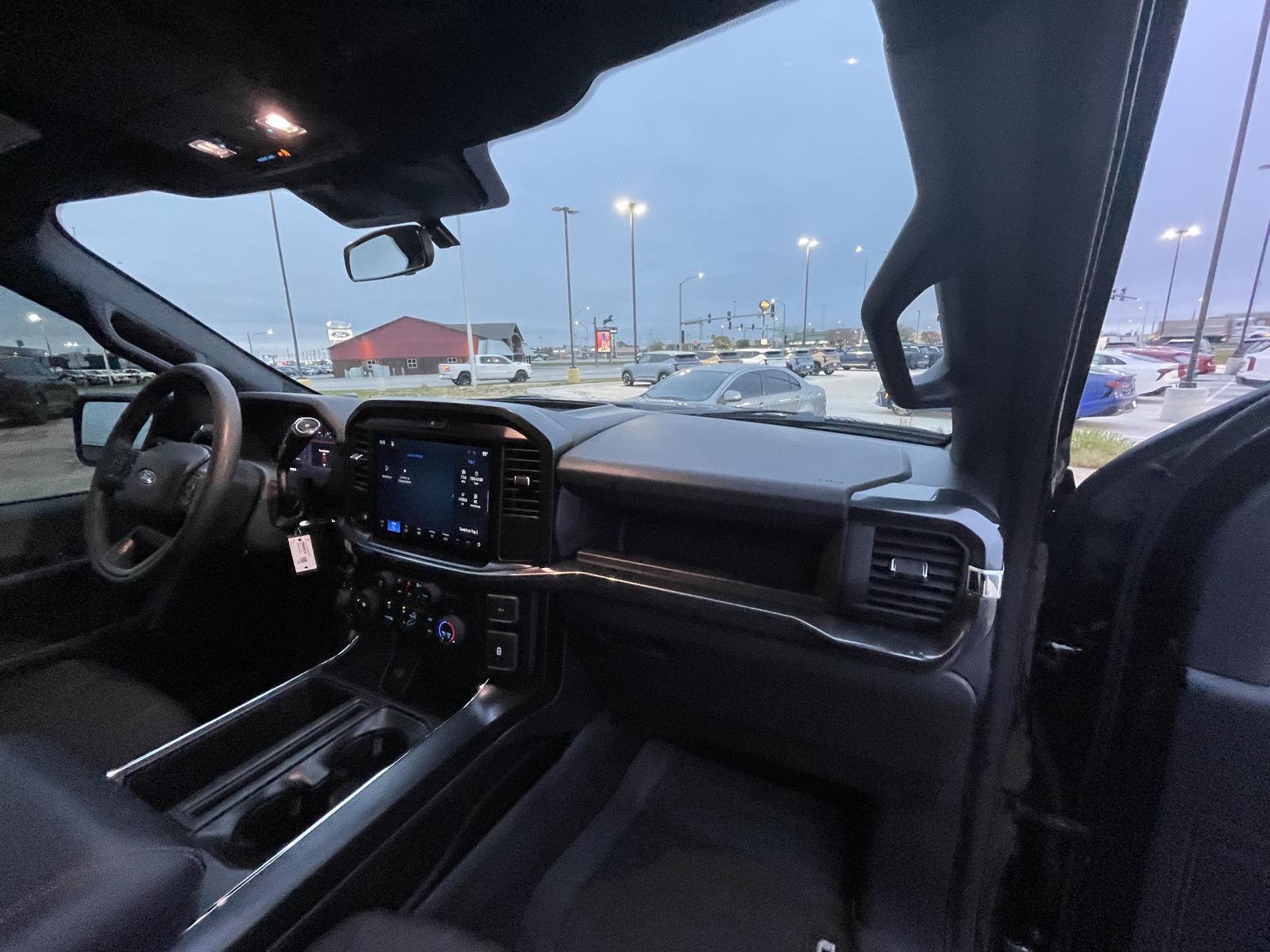 Vehicle photo 17