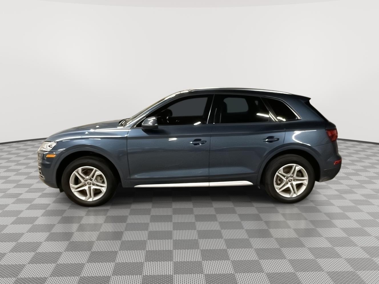 Vehicle photo 2
