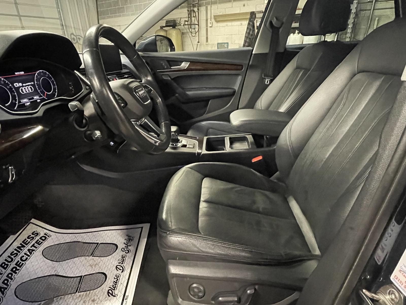 Vehicle photo 12