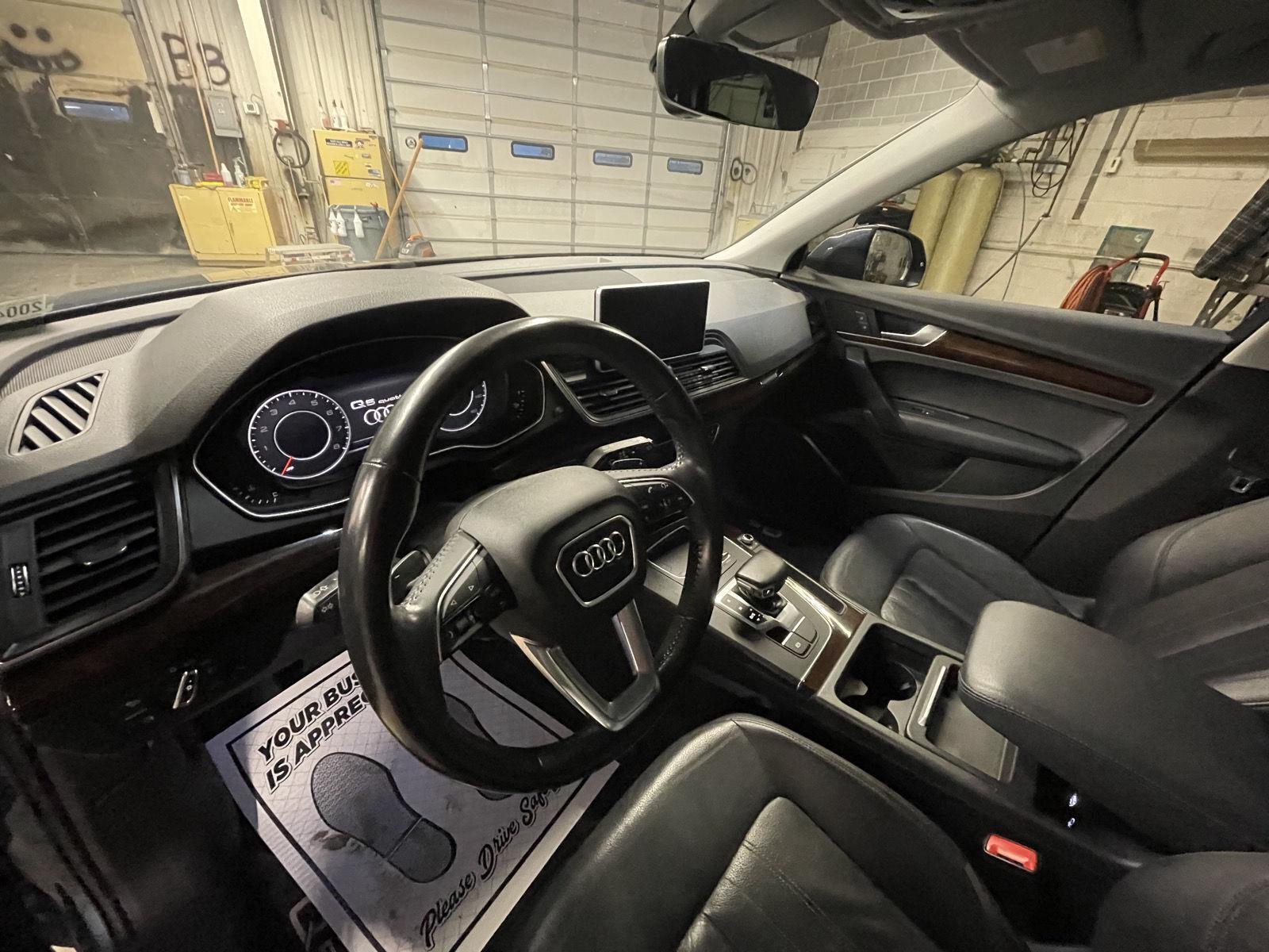 Vehicle photo 13