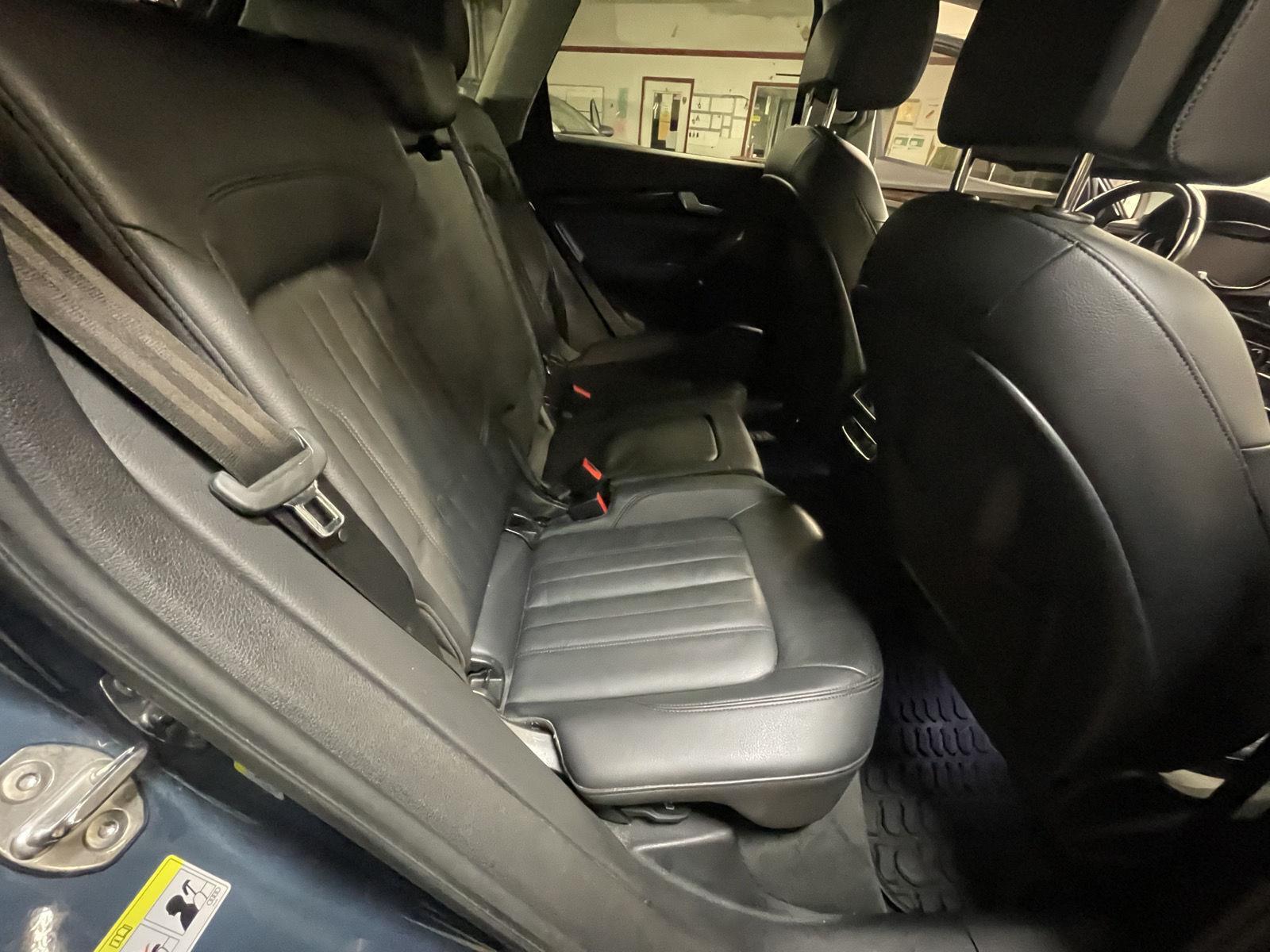 Vehicle photo 16