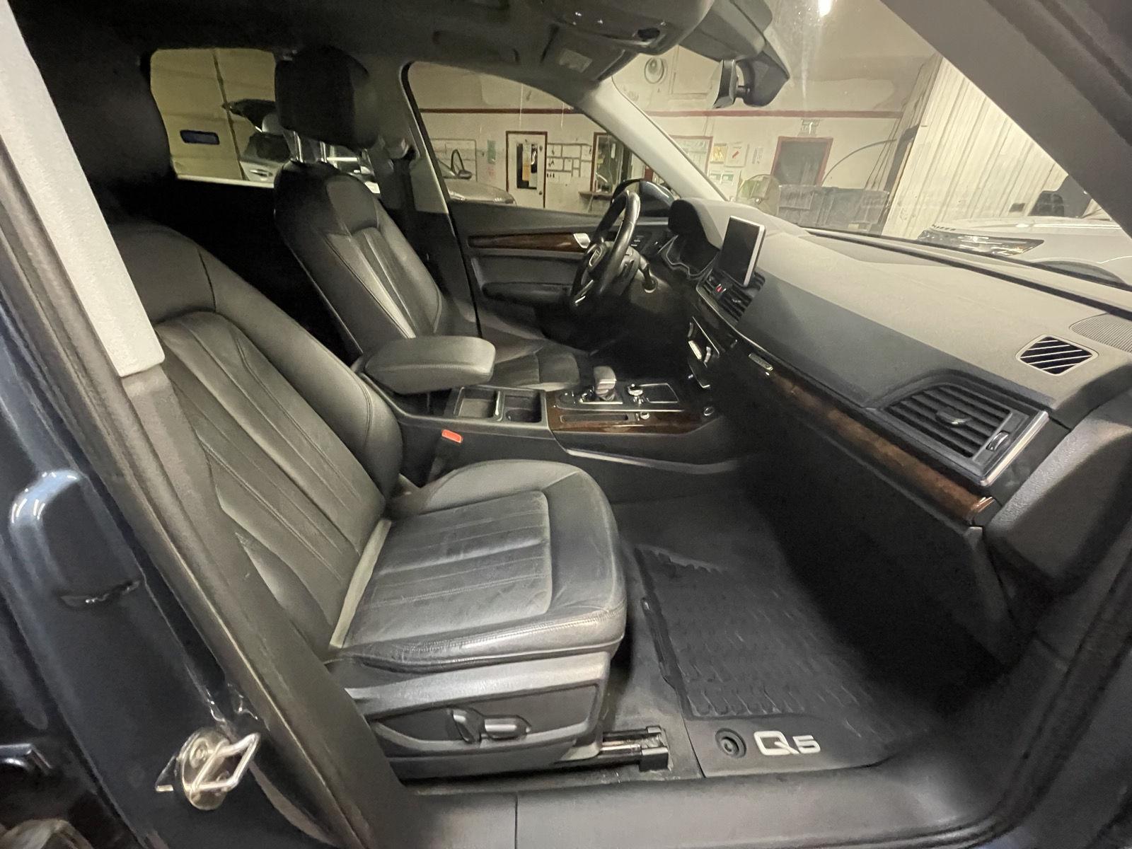 Vehicle photo 17