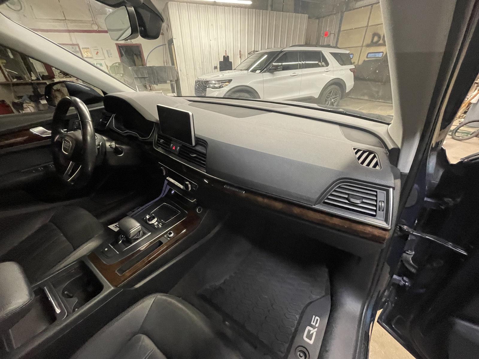 Vehicle photo 18
