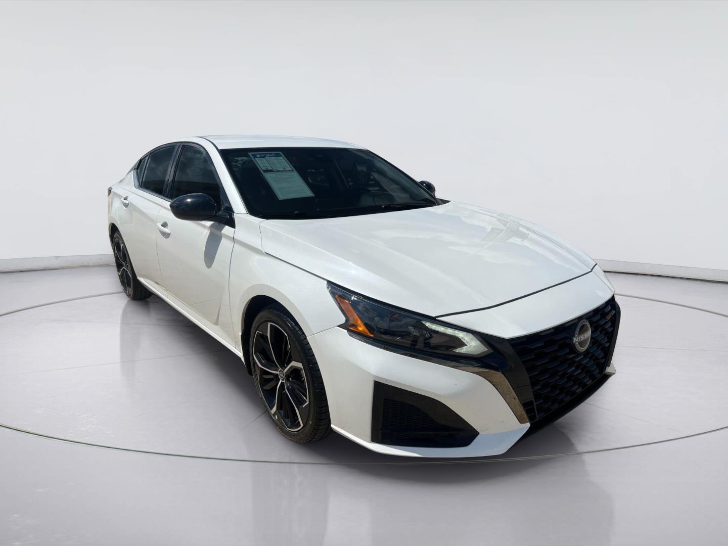 Pearl White Tricoat 2025 Nissan Altima Sedan Front-Wheel Drive Continuously Variable Transmission