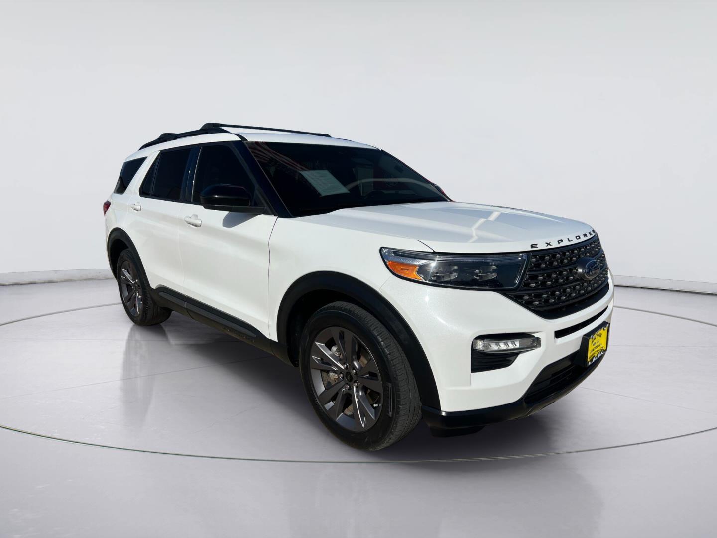 Star White Metallic Tri-Coat 2022 Ford Explorer SUV / Crossover Rear-Wheel Drive Automatic