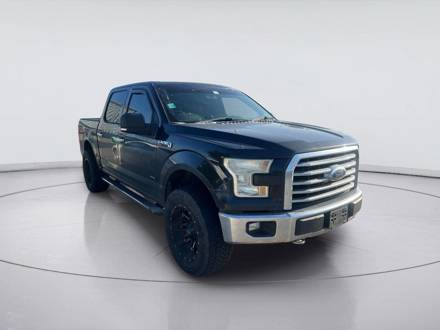 Tuxedo Black Metallic 2015 Ford F-150 Pickup Truck Four-Wheel Drive 6-Speed Automatic