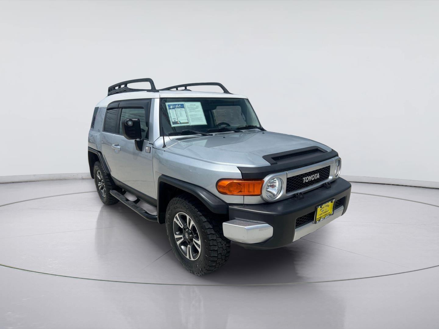 White/Titanium Metallic 2007 Toyota FJ Cruiser SUV / Crossover Four-Wheel Drive 5-Speed Automatic