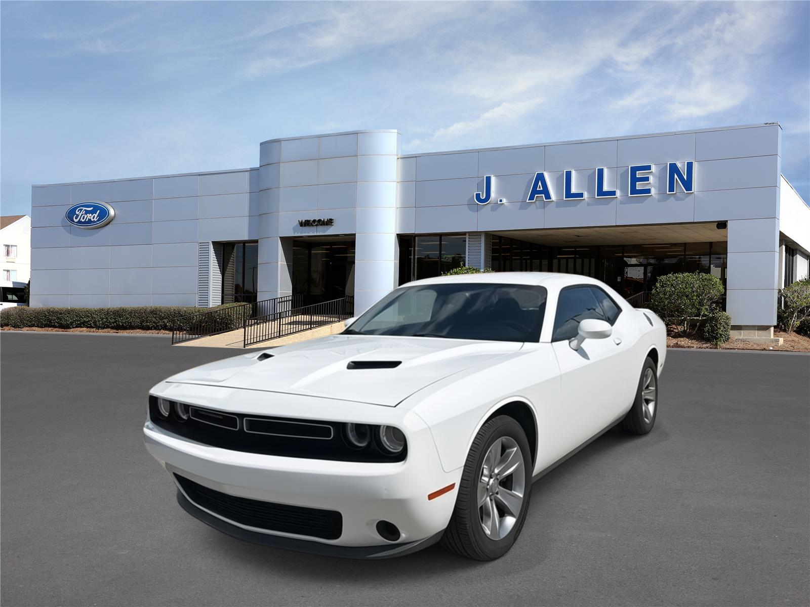 Bright White Clearcoat 2015 Dodge Challenger Coupe Rear-Wheel Drive 8-Speed Automatic