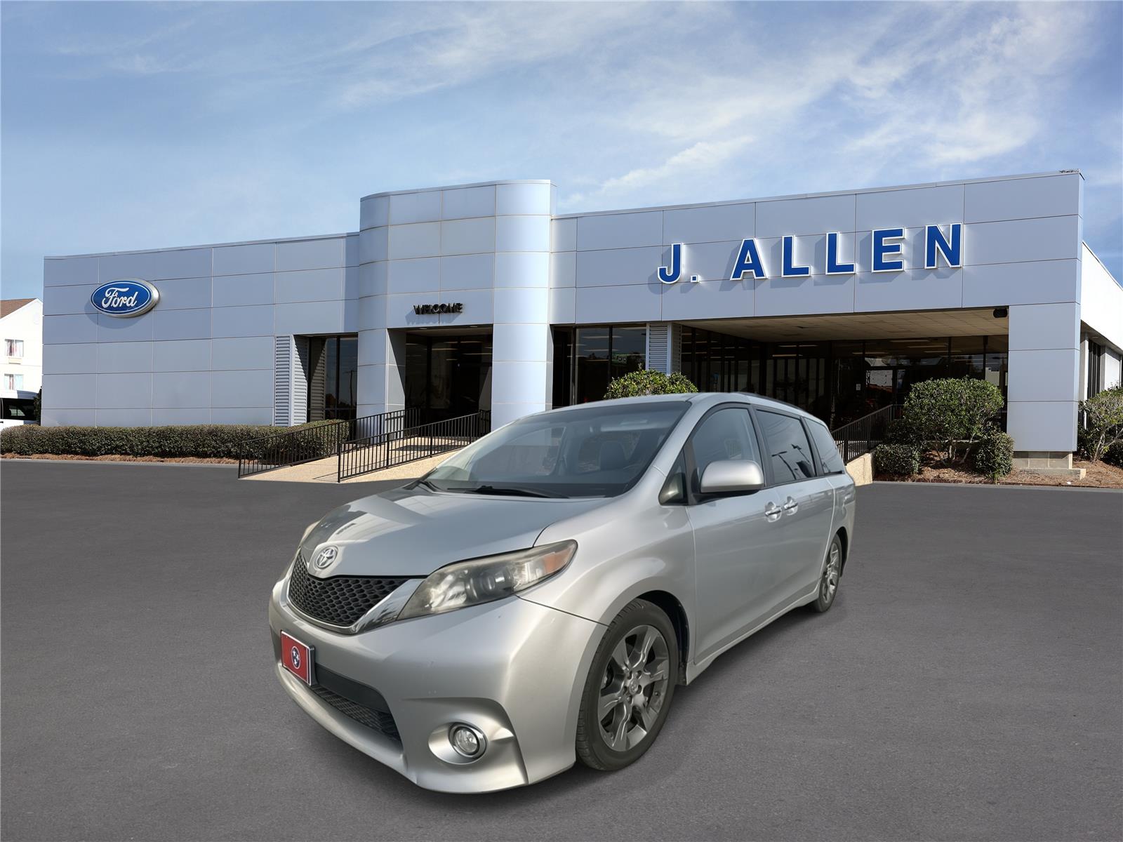 2014 Toyota Sienna SE 8-Passenger