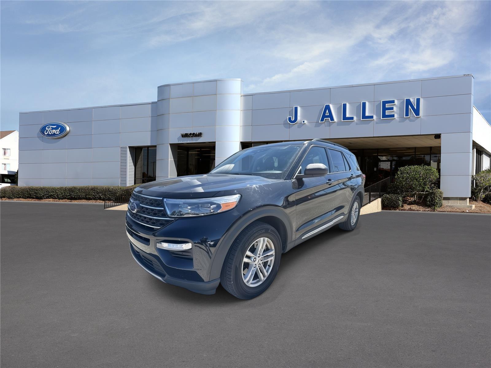  2022 Ford Explorer XLT RWD   