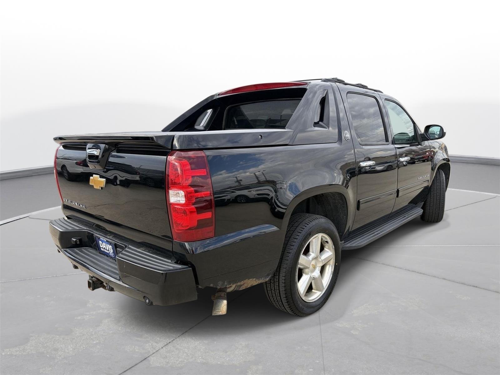 View vehicle photo 3