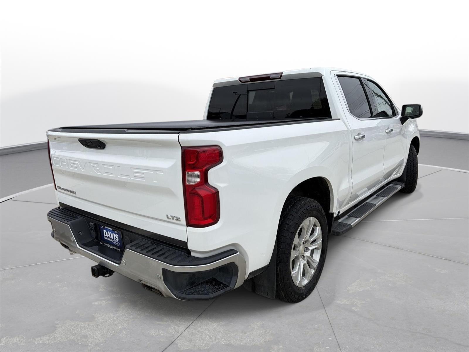 View vehicle photo 3