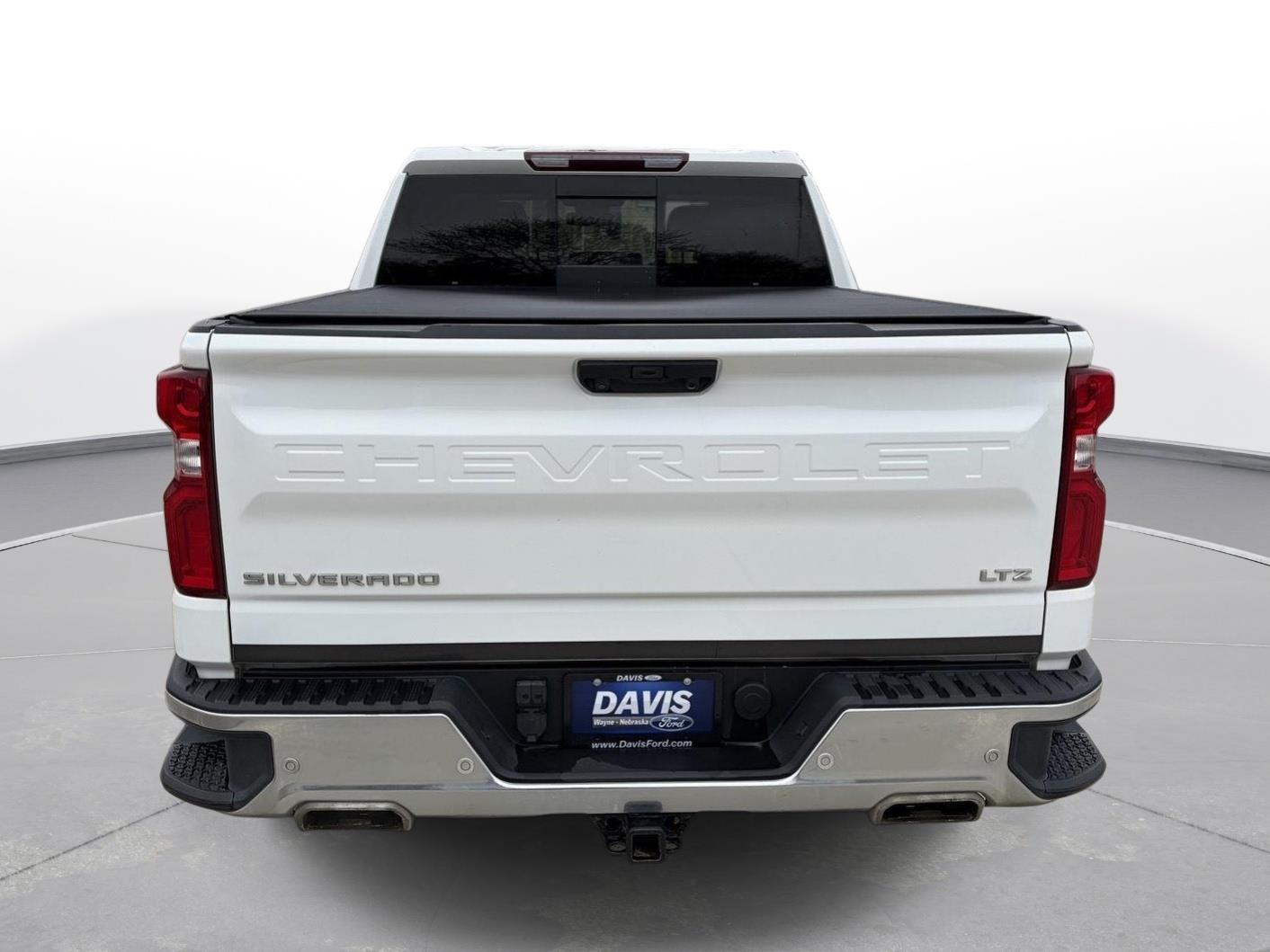 View vehicle photo 4