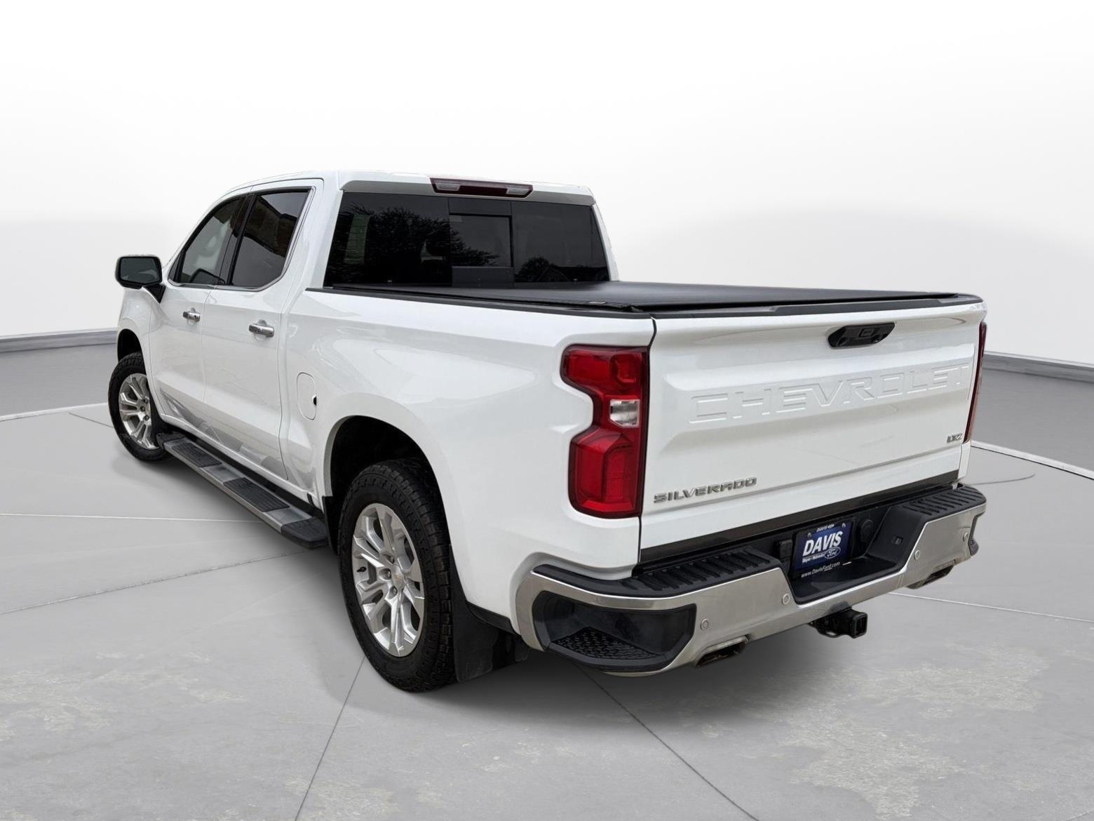 View vehicle photo 6
