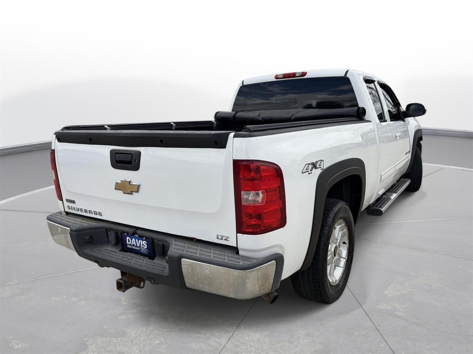 View vehicle photo 3