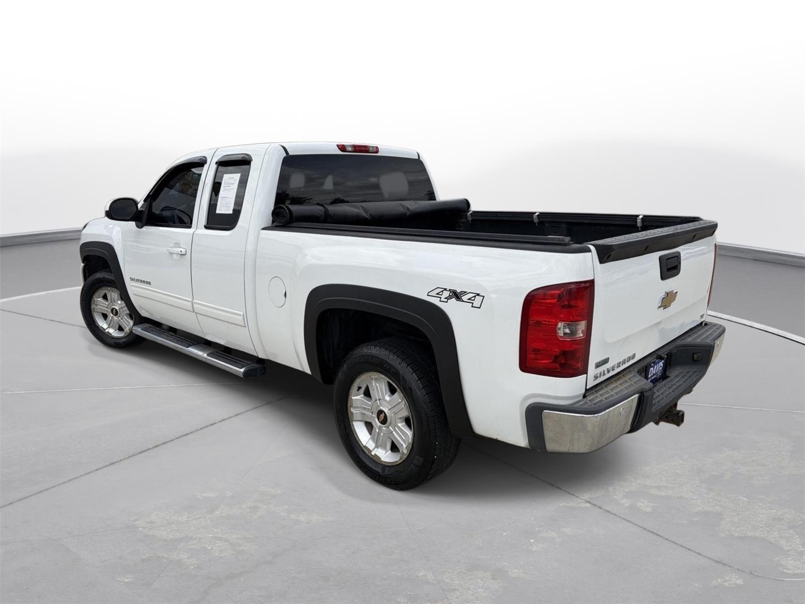 View vehicle photo 5