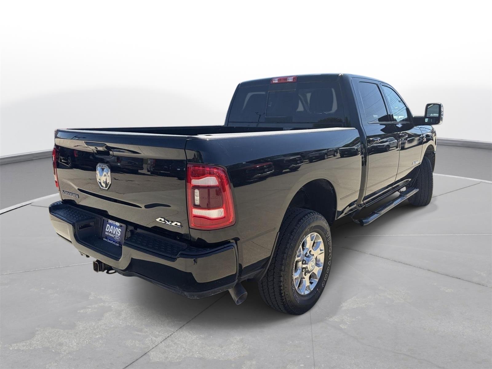 View vehicle photo 3