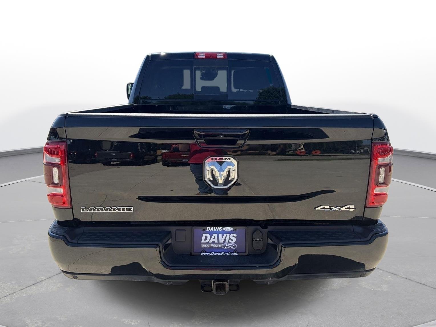View vehicle photo 4