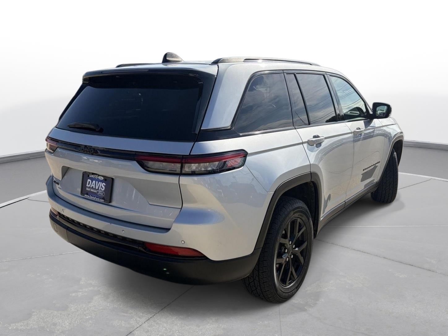 View vehicle photo 3