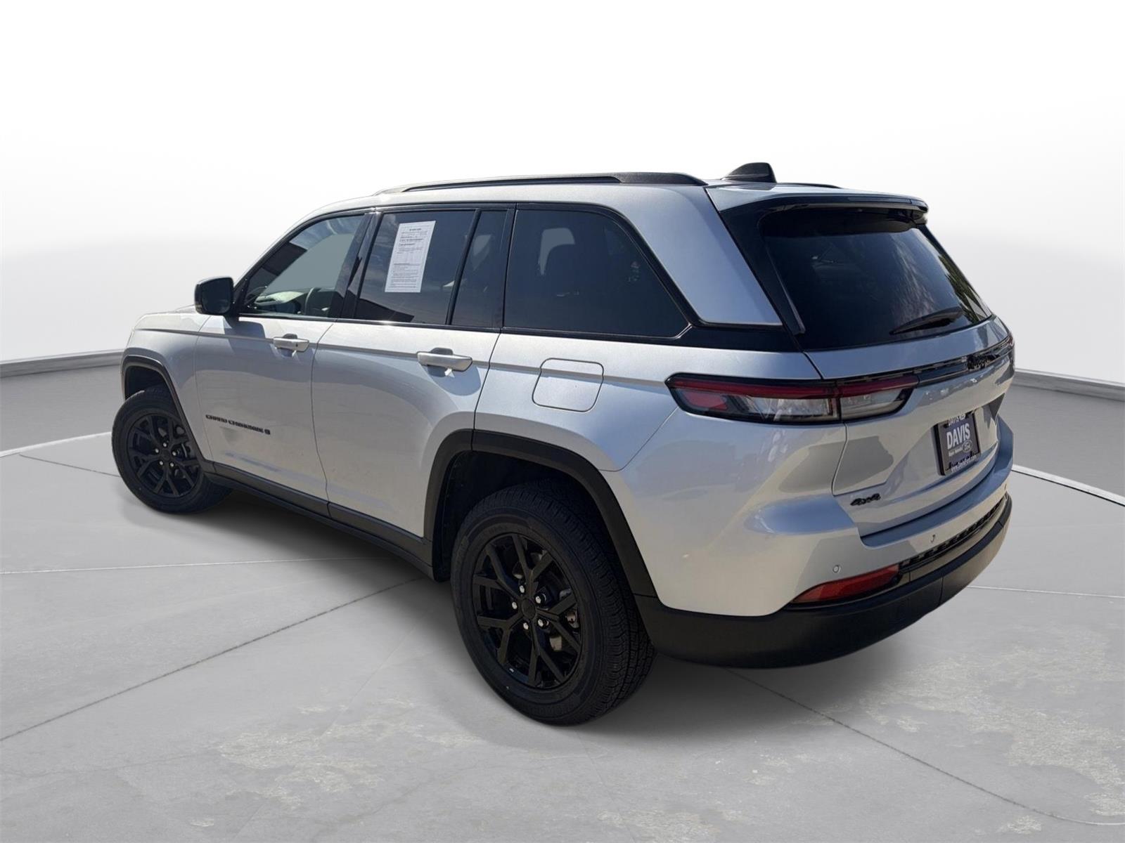 View vehicle photo 5
