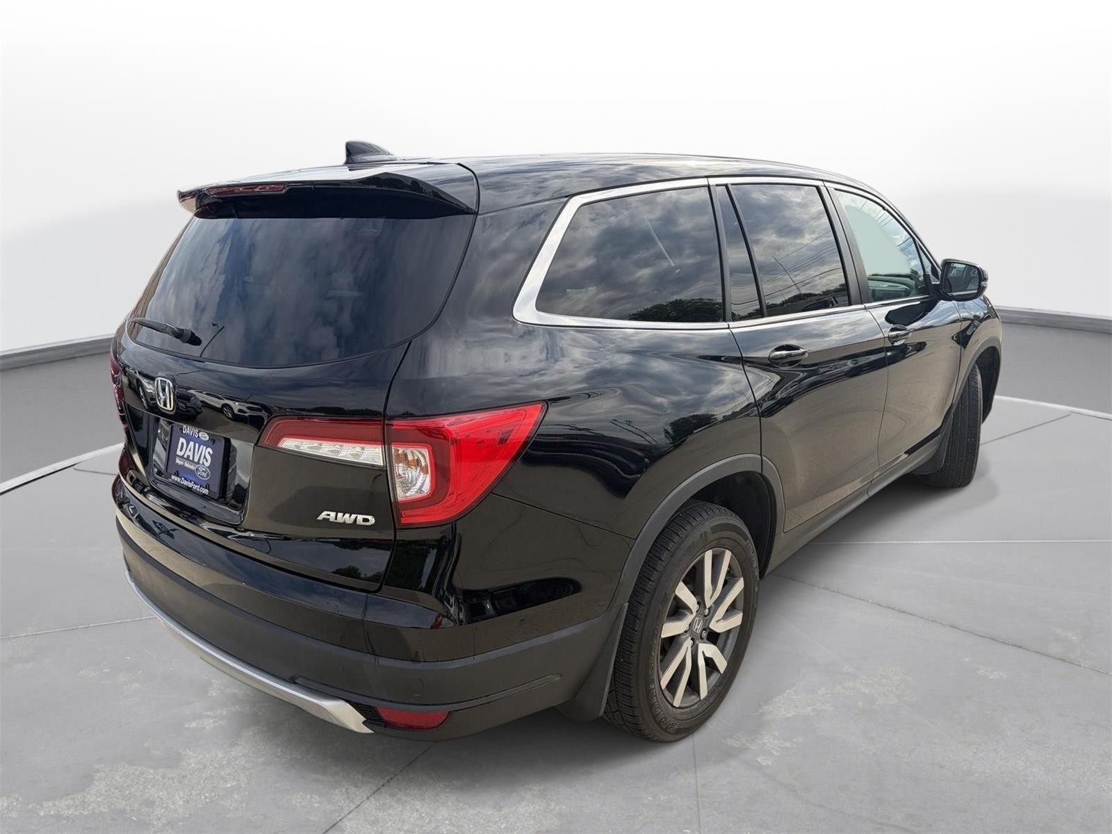 View vehicle photo 3