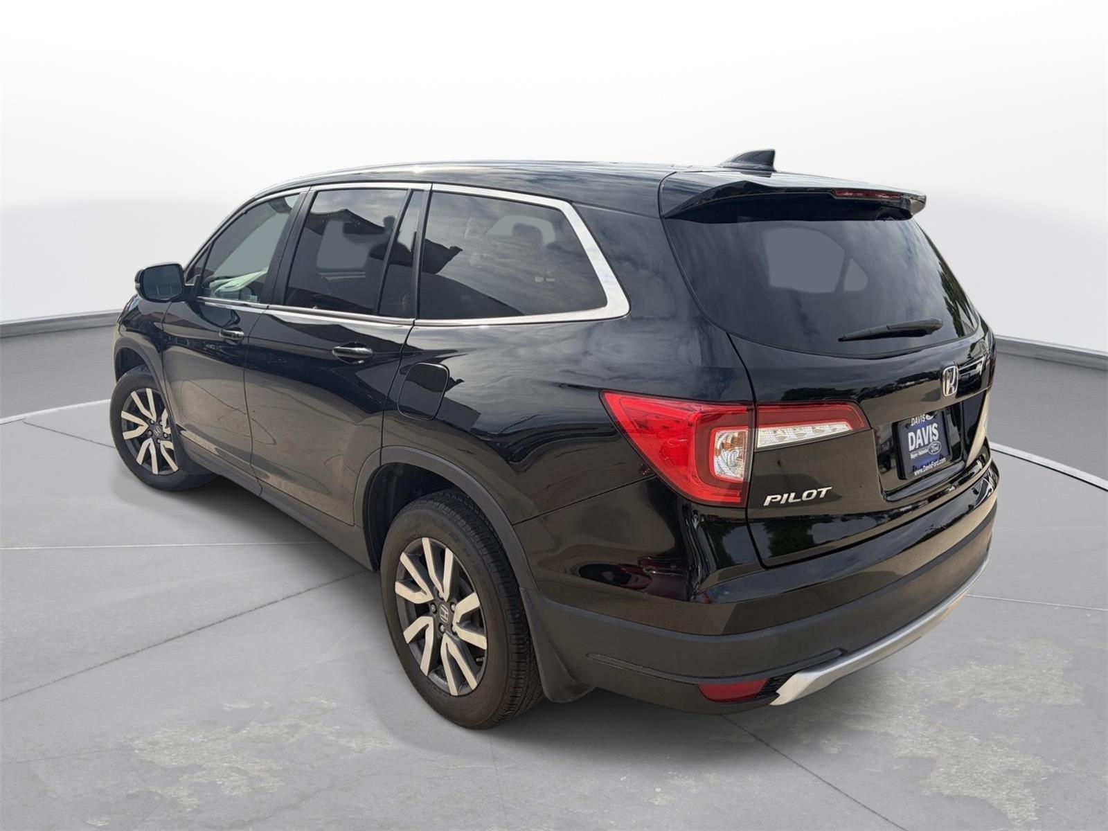 View vehicle photo 5