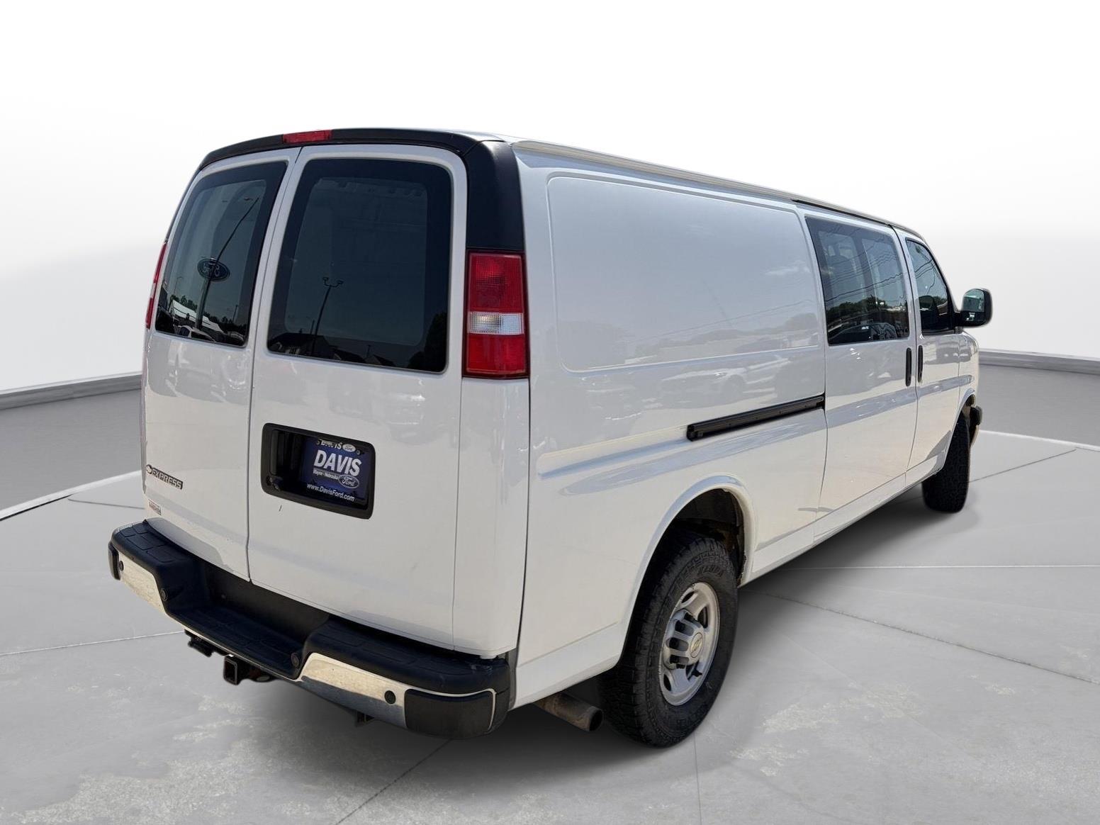 View vehicle photo 3