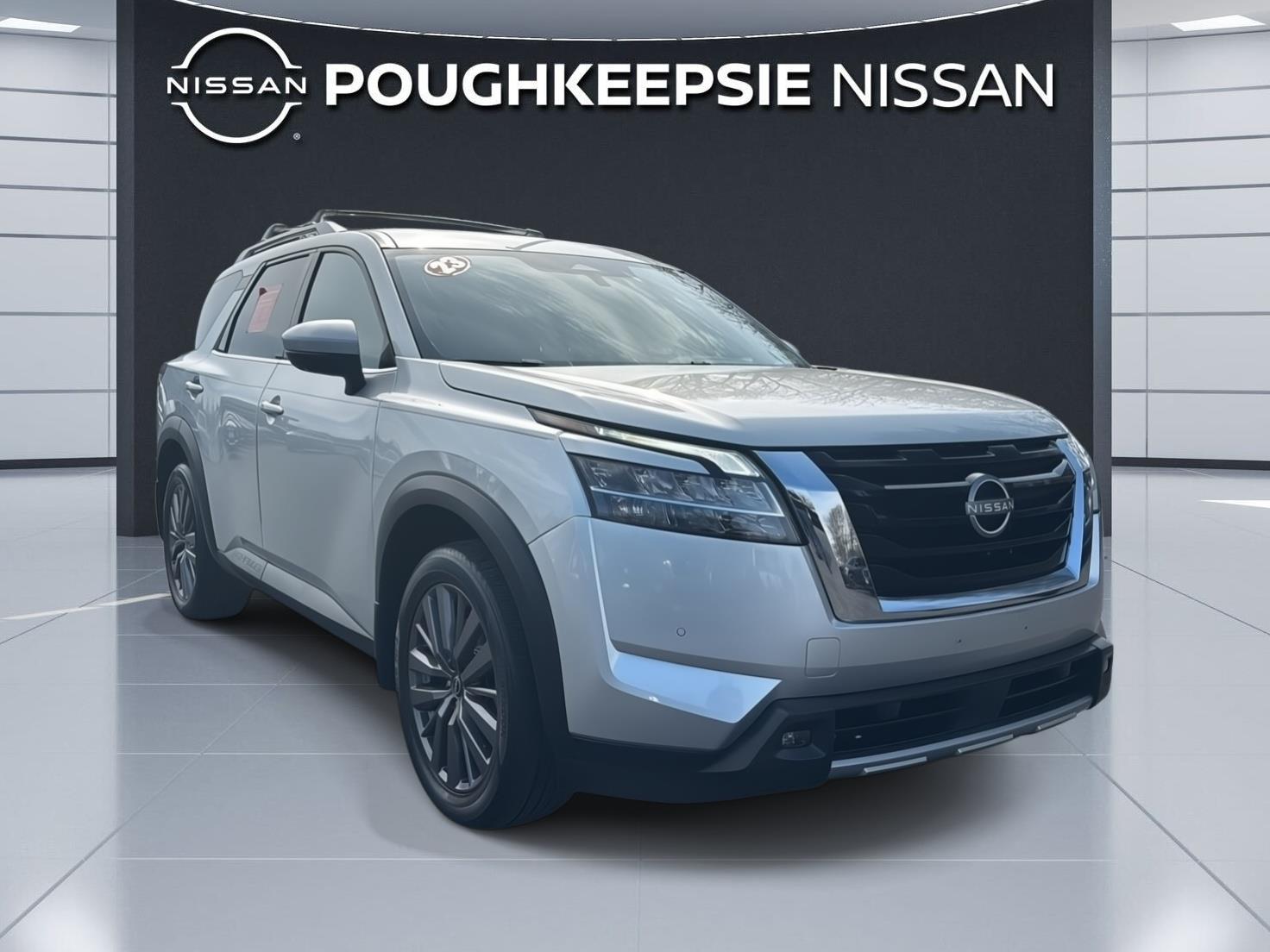 Brilliant Silver Metallic 2023 Nissan Pathfinder SL 4WD SUV / Crossover All-Wheel Drive Automatic