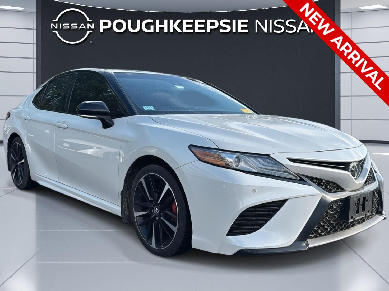 Wind Chill Pearl w/Midnight Black Metallic Roof 2018 Toyota Camry XSE Sedan Front-Wheel Drive 8-Speed Automatic